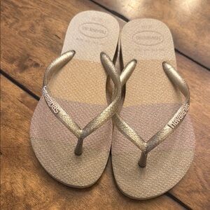 Havaianas Kids Sandals in Gold and Tan